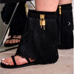 CAPE ROBBIN VOMIRA BLACK SANDALS